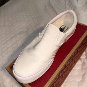 8.5 men 10 women slip on cans. Never worn! Was not wide enough for my feet